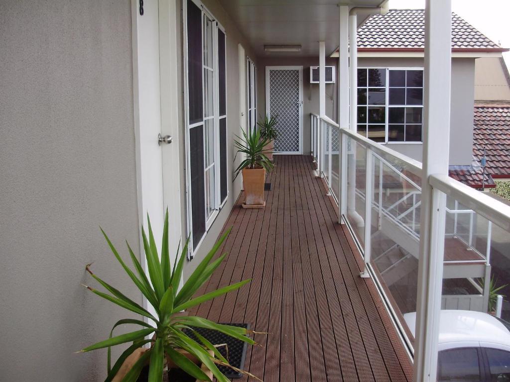 Redwood Manor Motel Apartments Warrnambool Extérieur photo